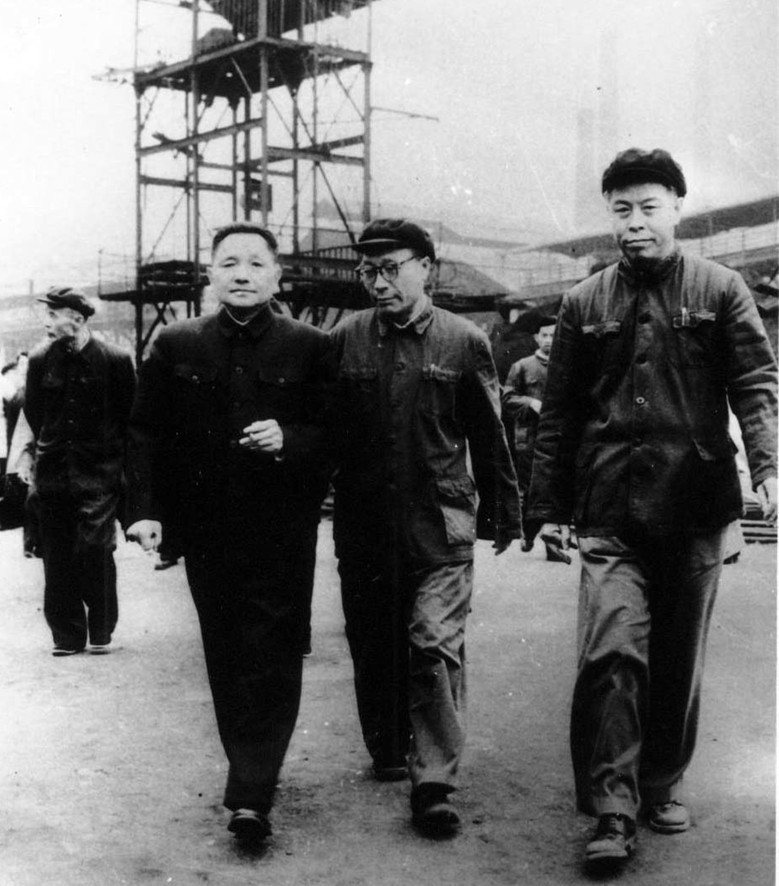 邓小平视察pg电子